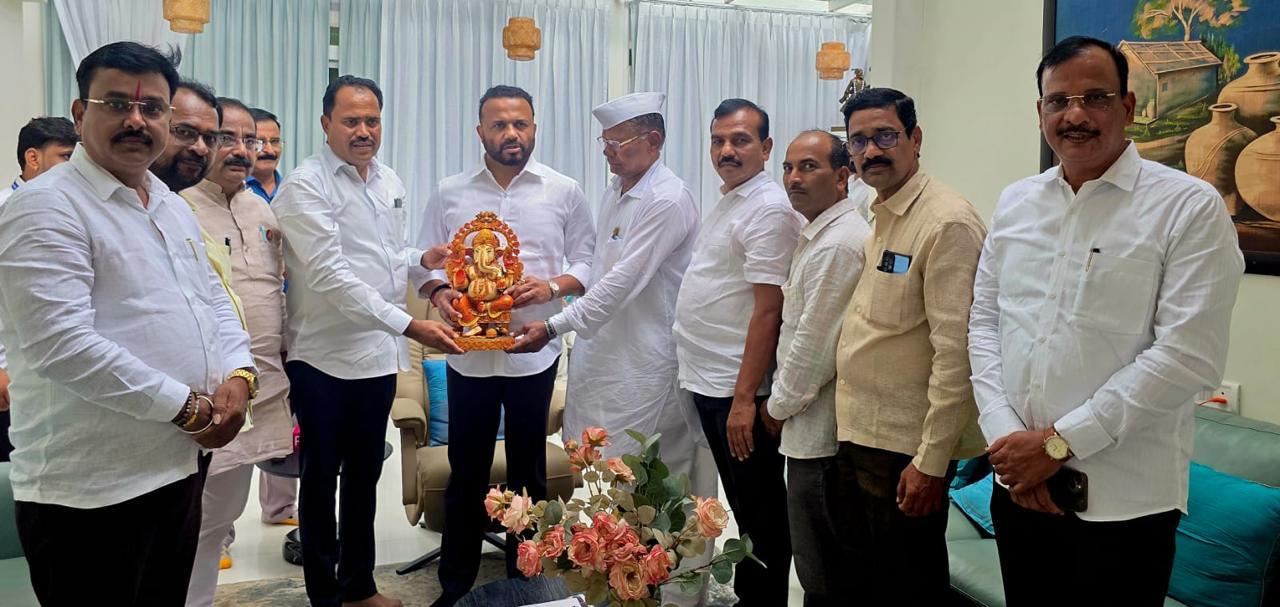 शिक्षक बदल्यांसाठी मंत्री जयकुमार गोरे यांचे शिक्षक संघाला सकारात्मक आश्वासन